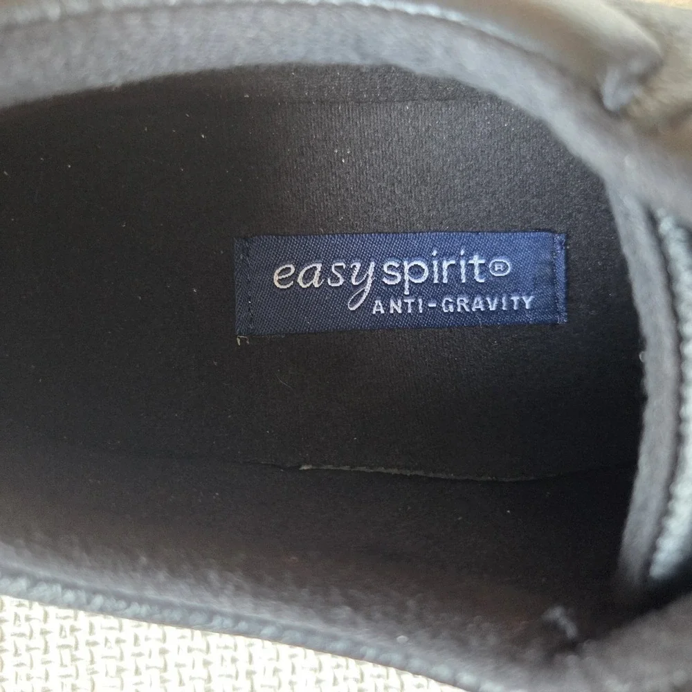 EASY SPIRIT ~ AP1 Anti-Gravity Women's  Black Leather Walking Shoes Sz
